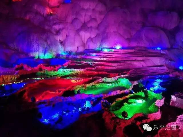 “七仔”雪中干饭、大熊猫幼崽们雪地“撒欢” 前方萌度超标！